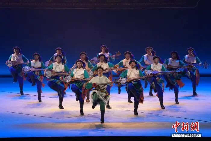 中国首部踢踏舞剧《扎西夏卓》在京首演