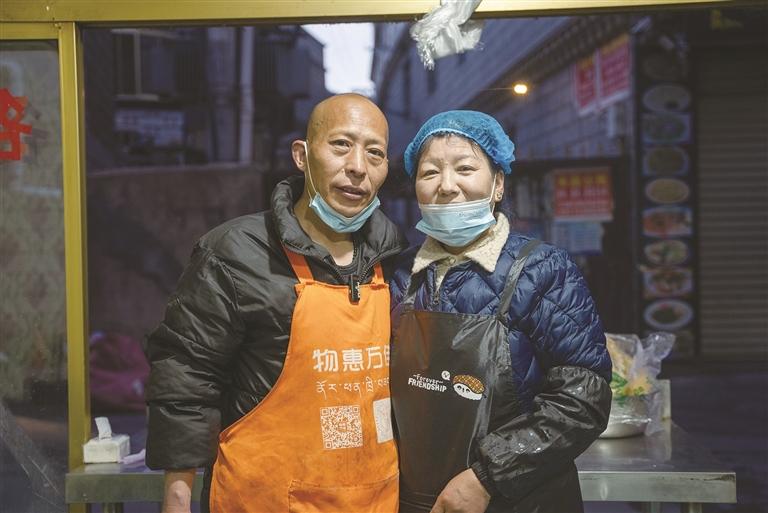 一家早餐店里的民族团结情