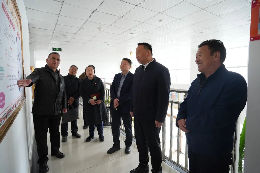 林芝市委书记巴塔在市委统战部调研