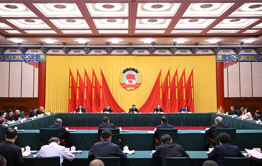 王沪宁主持召开全国政协主席会议