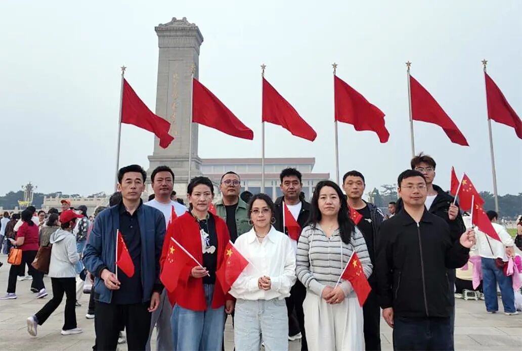 林芝市委统战部开展党外干部国情参学活动
