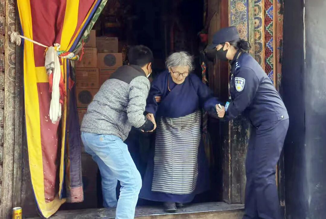 山南市桑耶寺管委会扎实开展全国助残日系列活动