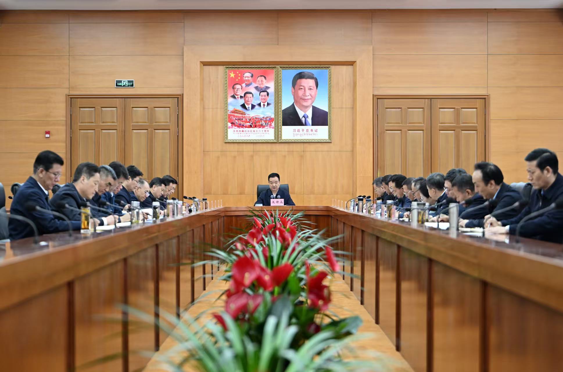 自治区党委理论学习中心组集中收看庆祝中国共产党成立105周年大会并进行学习