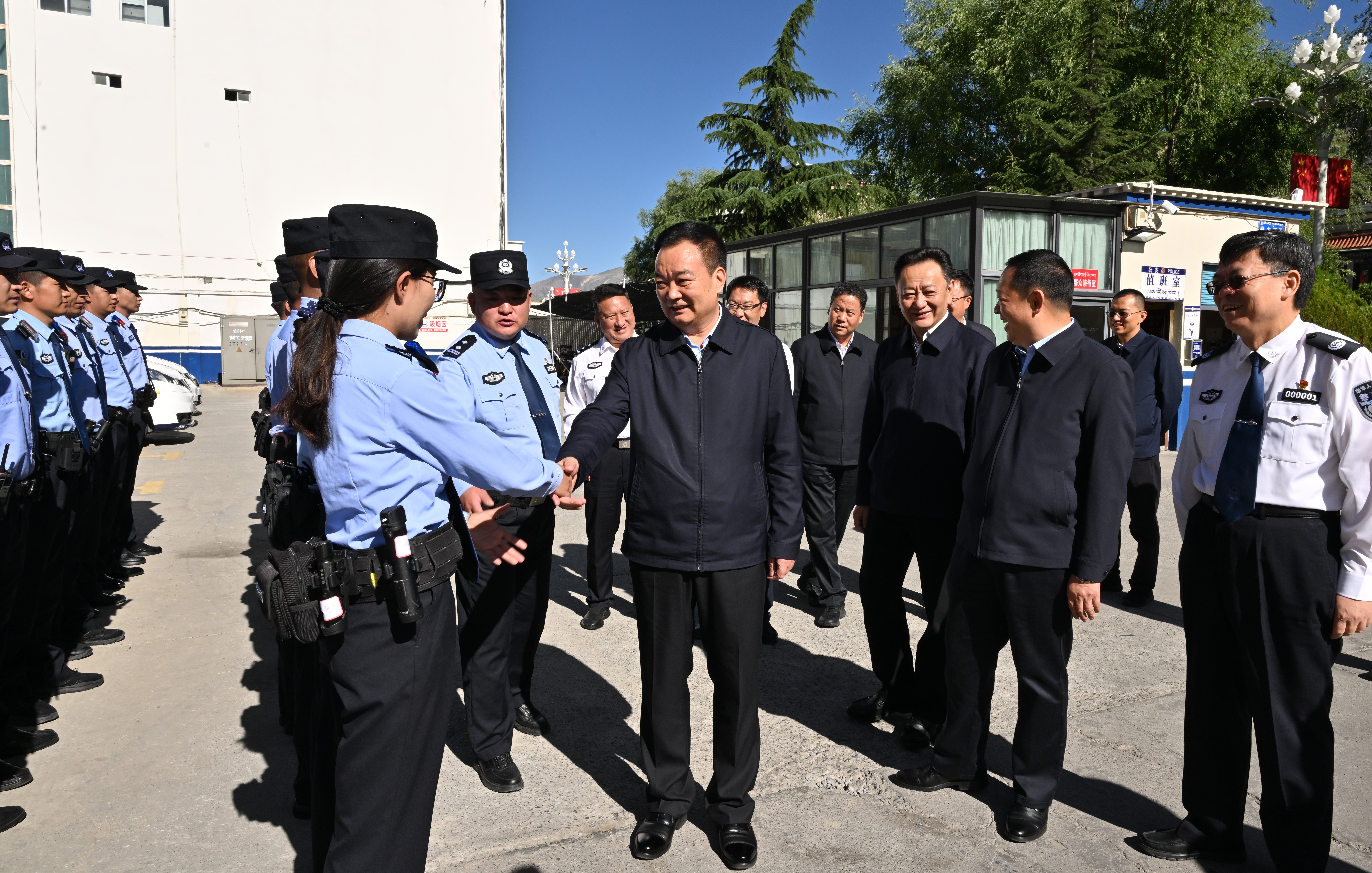 王君正在政法系统调研