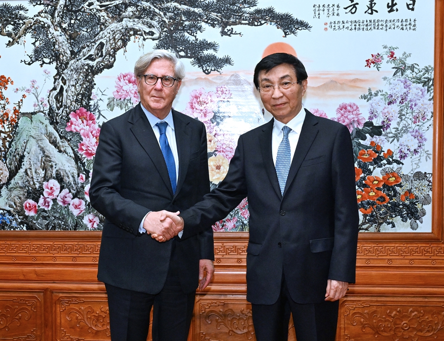 王沪宁会见第三届中美1.5轨对话美方代表