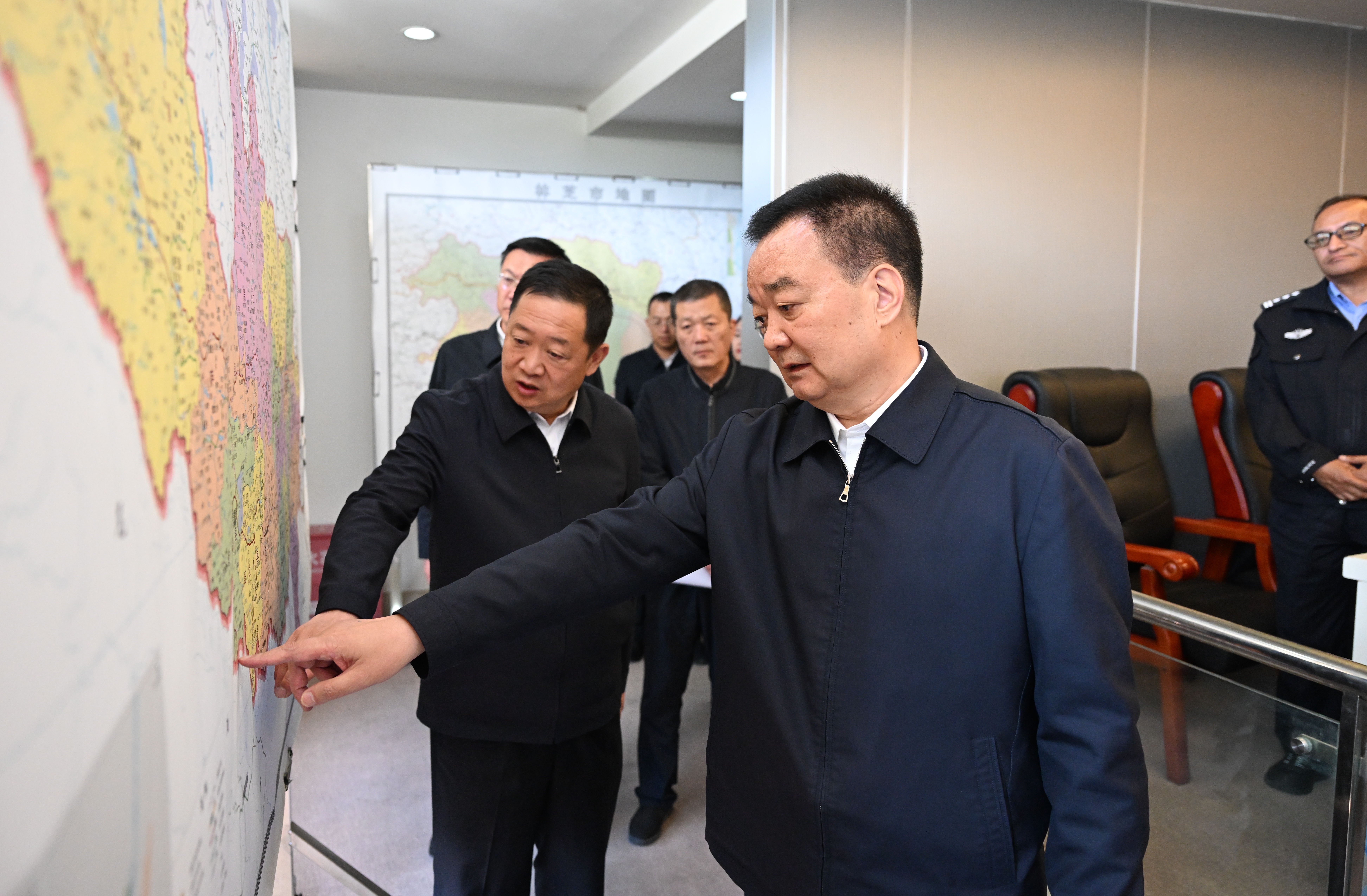 王君正调度吉隆县泥石流灾害抢险救援工作进展情况