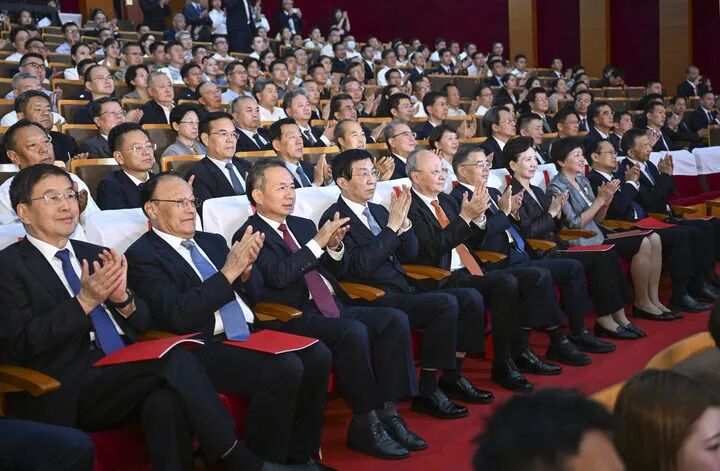 第七届全国少数民族文艺会演在京闭幕 王沪宁出席闭幕式