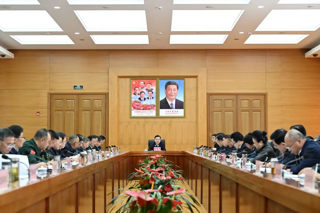 胡昌升主持召开自治区党委常委会会议