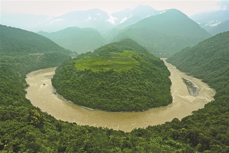 林芝市墨脱县：览云海江湾 品秘境风情