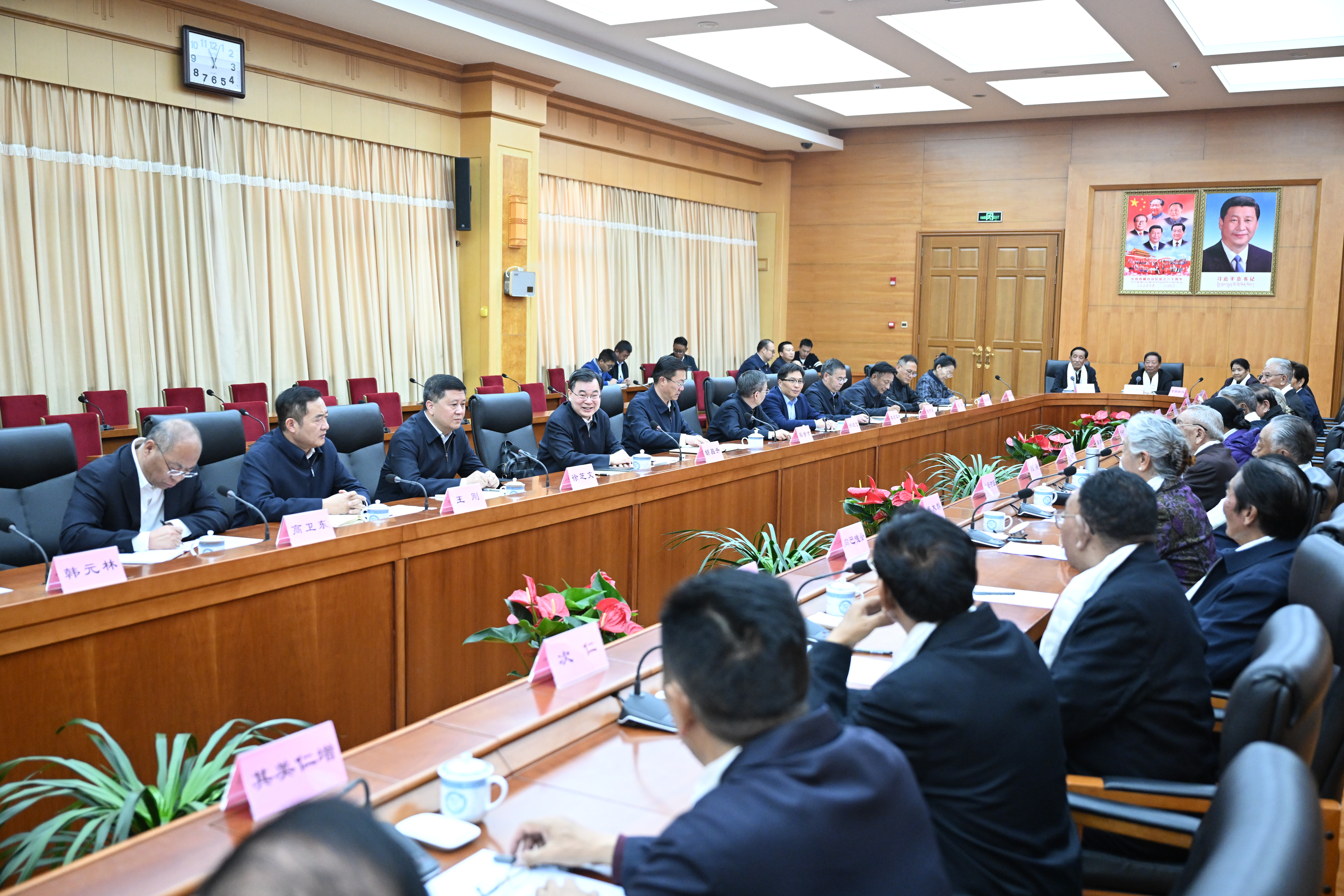 胡昌升与在拉萨的离退休省级老干部座谈