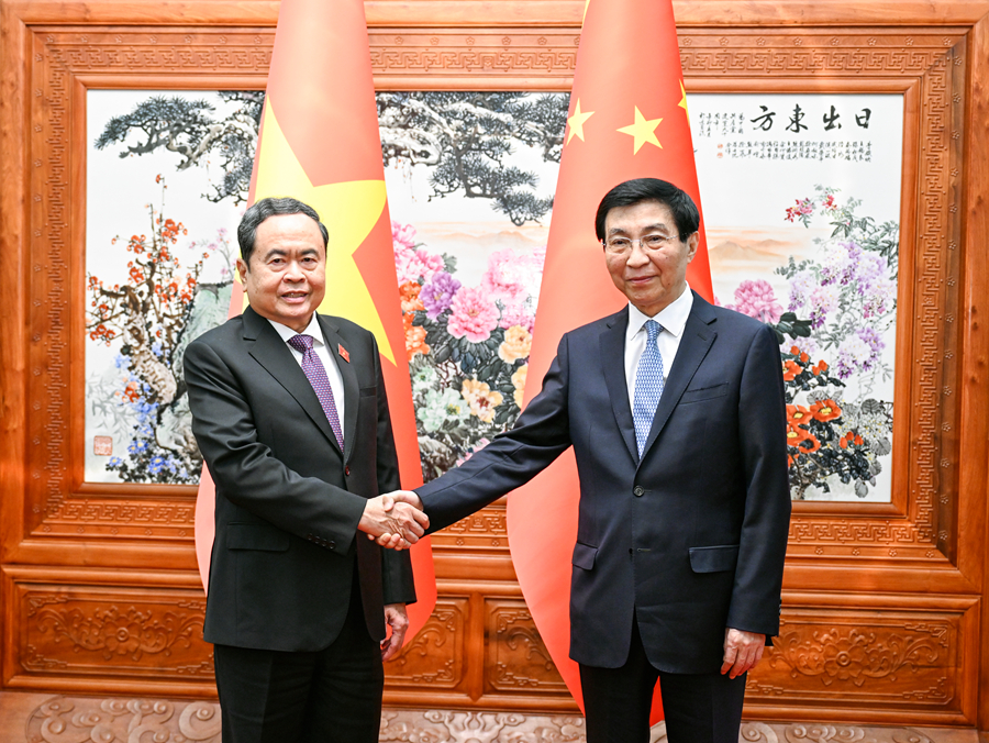 王沪宁会见越南国会主席陈青敏