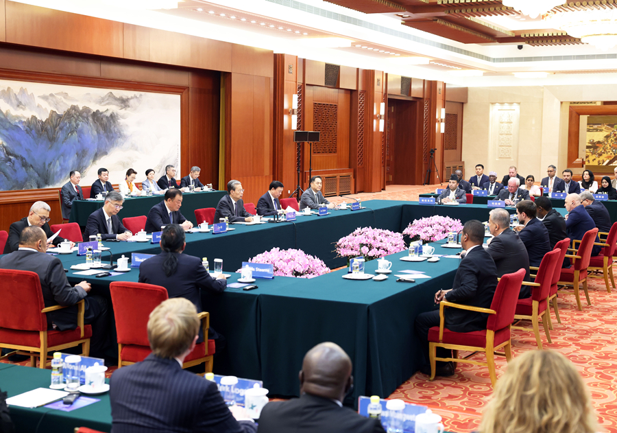 赵乐际集体会见出席2026年国际议员友好交流论坛的各国代表