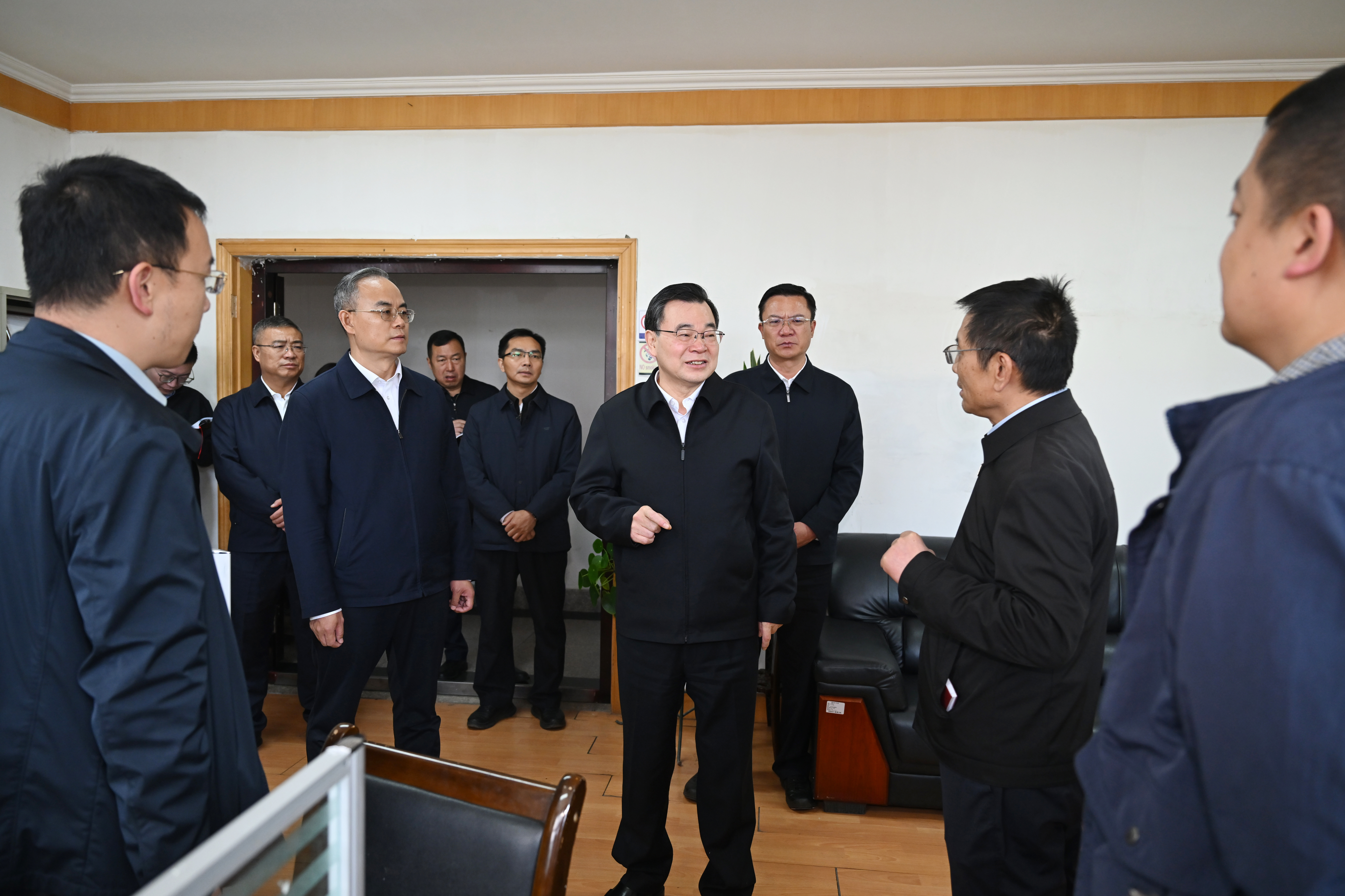胡昌升调研全区纪检监察工作