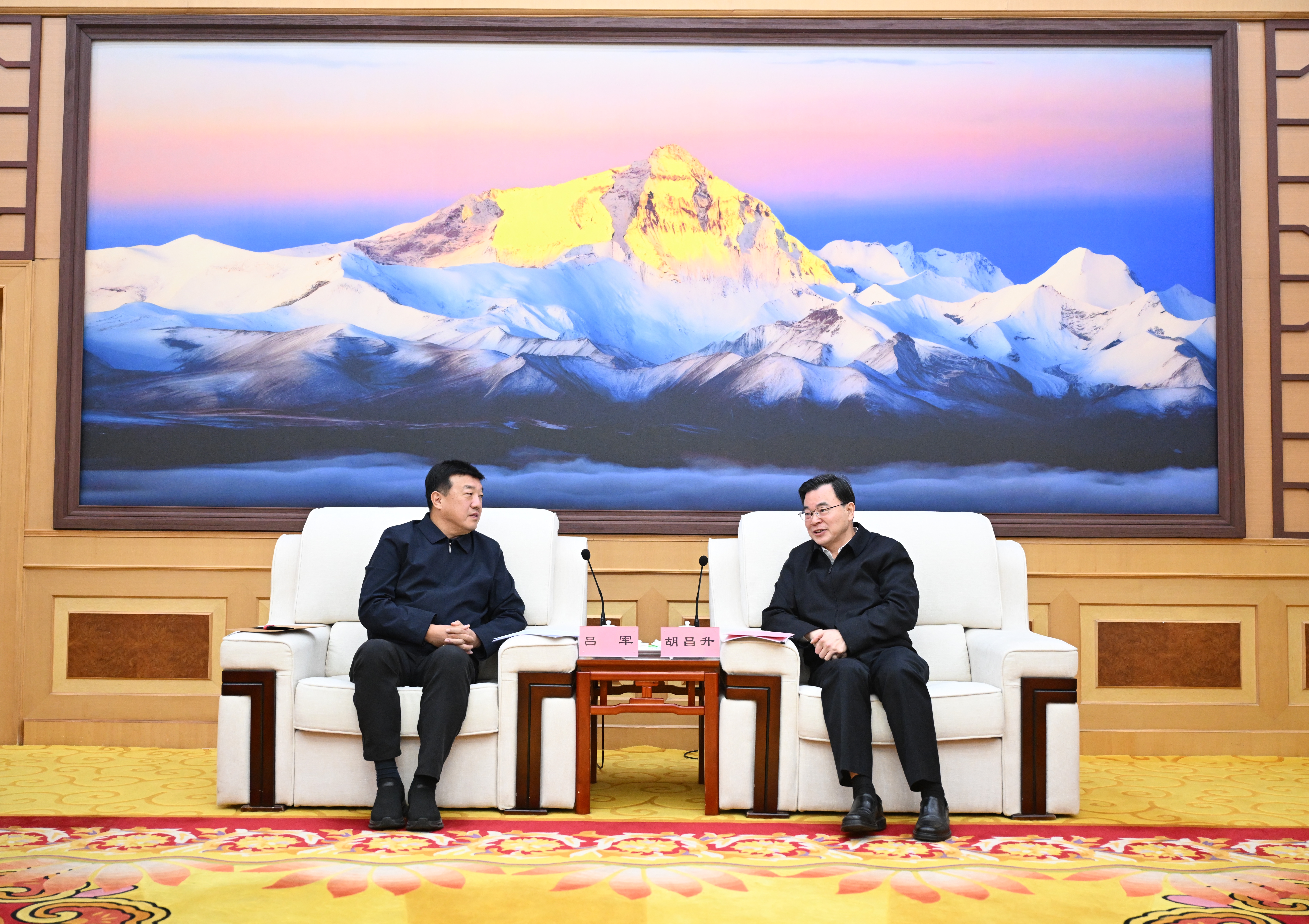 胡昌升会见吕军一行