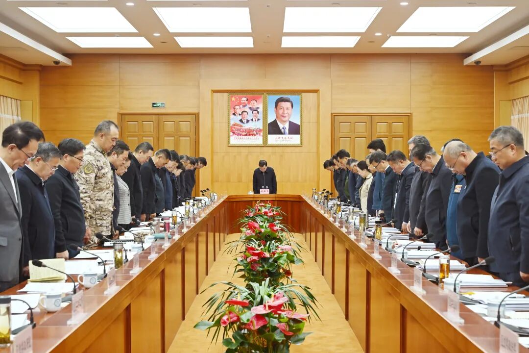 胡昌升主持召开自治区党委常委会会议 全体与会同志向那曲市巴青县7.0级地震遇难同胞默哀
